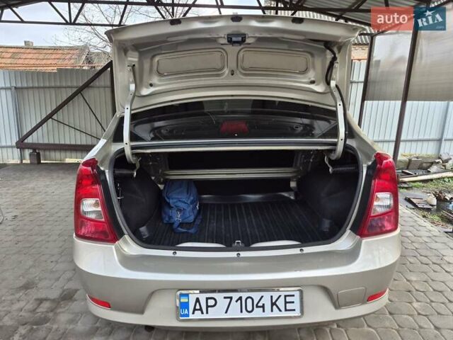 Бежевый Рено Логан, объемом двигателя 1.39 л и пробегом 85 тыс. км за 5250 $, фото 8 на Automoto.ua