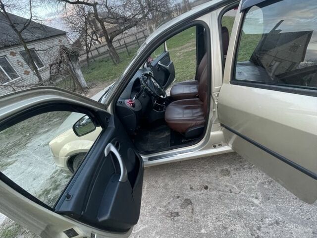 Бежевий Рено Логан, об'ємом двигуна 1.5 л та пробігом 330 тис. км за 3200 $, фото 2 на Automoto.ua