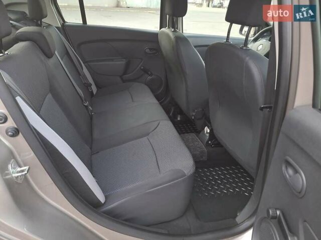 Бежевый Рено Логан, объемом двигателя 1.15 л и пробегом 25 тыс. км за 7499 $, фото 15 на Automoto.ua