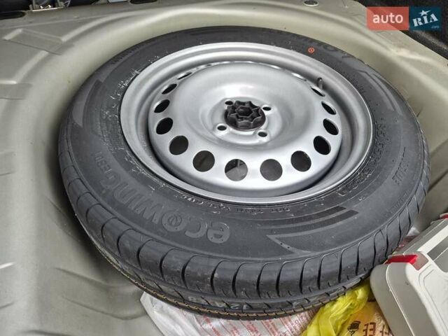 Бежевый Рено Логан, объемом двигателя 1.15 л и пробегом 27 тыс. км за 5600 $, фото 7 на Automoto.ua