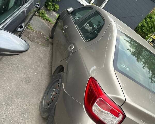 Бежевый Рено Логан, объемом двигателя 1.15 л и пробегом 70 тыс. км за 5000 $, фото 4 на Automoto.ua