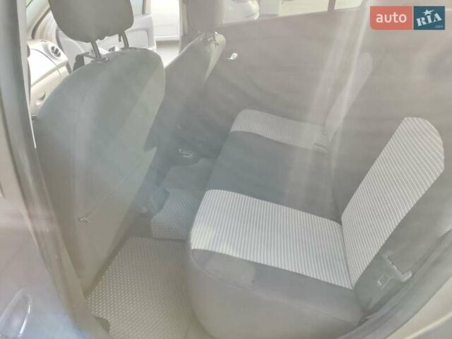 Бежевый Рено Логан, объемом двигателя 1.15 л и пробегом 169 тыс. км за 6300 $, фото 20 на Automoto.ua