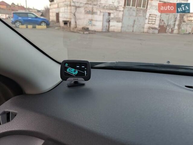 Бежевый Рено Логан, объемом двигателя 1.15 л и пробегом 25 тыс. км за 7499 $, фото 23 на Automoto.ua