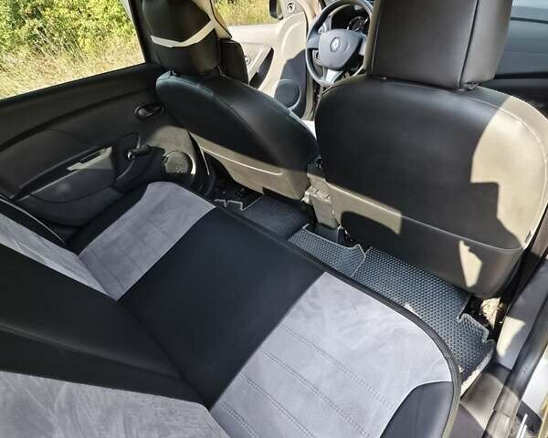 Бежевый Рено Логан, объемом двигателя 1.15 л и пробегом 62 тыс. км за 6500 $, фото 9 на Automoto.ua