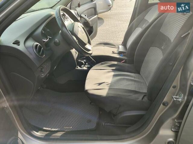 Бежевый Рено Логан, объемом двигателя 1.15 л и пробегом 169 тыс. км за 6300 $, фото 24 на Automoto.ua