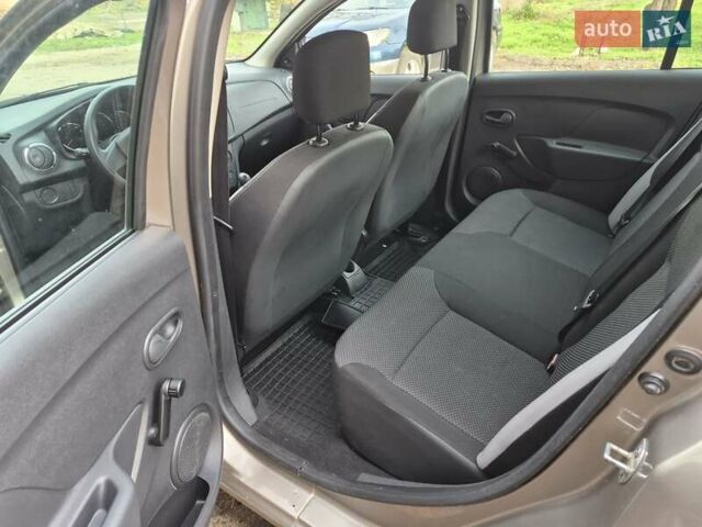 Бежевый Рено Логан, объемом двигателя 1.15 л и пробегом 27 тыс. км за 5600 $, фото 10 на Automoto.ua