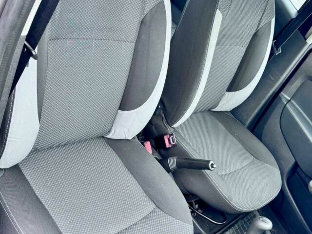 Бежевый Рено Логан, объемом двигателя 1.5 л и пробегом 143 тыс. км за 4500 $, фото 11 на Automoto.ua