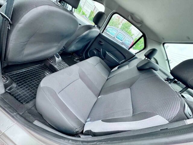 Бежевый Рено Логан, объемом двигателя 1.5 л и пробегом 143 тыс. км за 4500 $, фото 12 на Automoto.ua