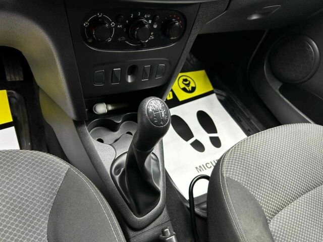 Бежевый Рено Логан, объемом двигателя 1.5 л и пробегом 37 тыс. км за 8200 $, фото 10 на Automoto.ua