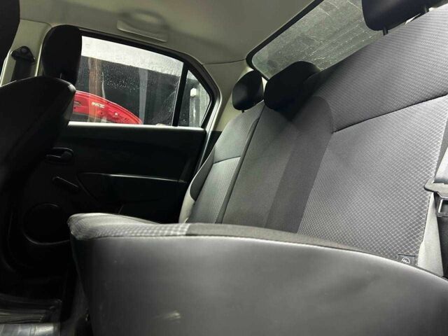 Бежевый Рено Логан, объемом двигателя 1.5 л и пробегом 37 тыс. км за 8200 $, фото 12 на Automoto.ua