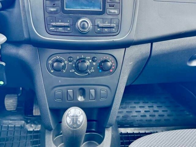 Бежевый Рено Логан, объемом двигателя 1.5 л и пробегом 143 тыс. км за 4500 $, фото 8 на Automoto.ua