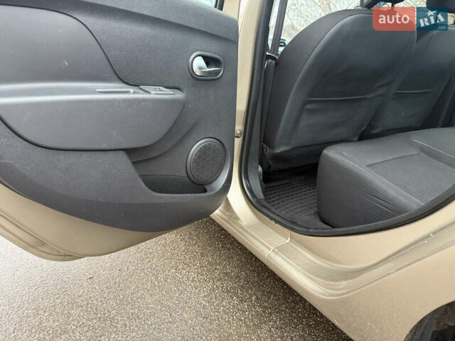 Бежевый Рено Логан, объемом двигателя 1.46 л и пробегом 169 тыс. км за 7700 $, фото 18 на Automoto.ua