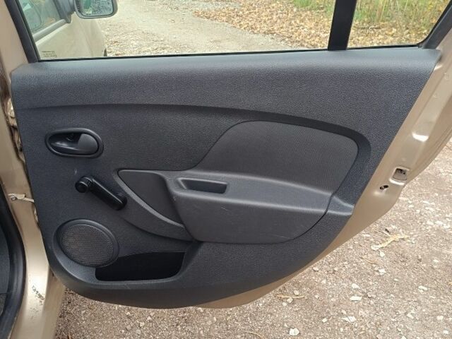 Бежевий Рено Логан, об'ємом двигуна 1.5 л та пробігом 72 тис. км за 12000 $, фото 12 на Automoto.ua