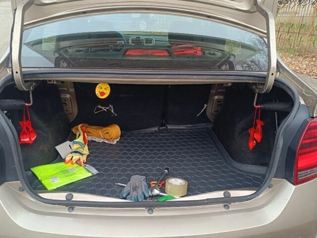 Бежевий Рено Логан, об'ємом двигуна 1.5 л та пробігом 72 тис. км за 12000 $, фото 4 на Automoto.ua