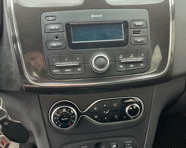 Бежевый Рено Логан, объемом двигателя 1.46 л и пробегом 110 тыс. км за 9250 $, фото 4 на Automoto.ua