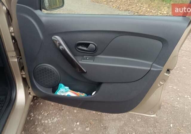 Бежевий Рено Логан, об'ємом двигуна 1.46 л та пробігом 72 тис. км за 12000 $, фото 2 на Automoto.ua