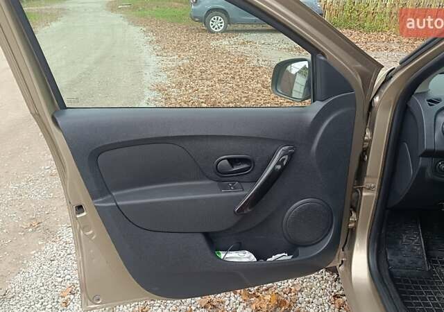 Бежевий Рено Логан, об'ємом двигуна 1.46 л та пробігом 72 тис. км за 12000 $, фото 9 на Automoto.ua