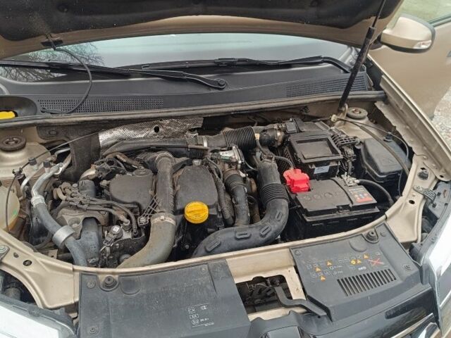 Бежевий Рено Логан, об'ємом двигуна 1.5 л та пробігом 72 тис. км за 12000 $, фото 8 на Automoto.ua