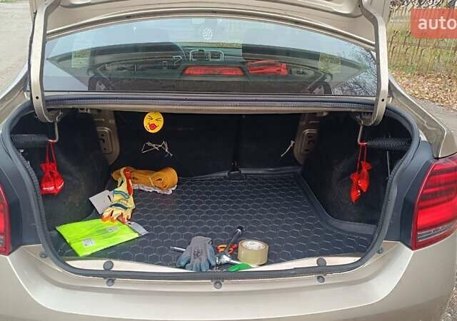 Бежевий Рено Логан, об'ємом двигуна 1.46 л та пробігом 72 тис. км за 12000 $, фото 11 на Automoto.ua