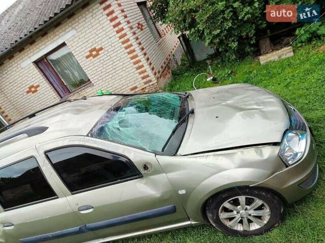 Бежевый Рено Логан, объемом двигателя 1.6 л и пробегом 250 тыс. км за 2800 $, фото 5 на Automoto.ua