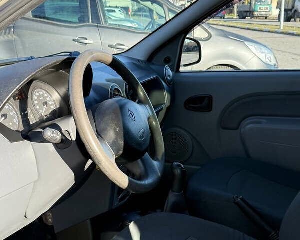 Бежевый Рено Логан, объемом двигателя 1.6 л и пробегом 186 тыс. км за 5200 $, фото 10 на Automoto.ua