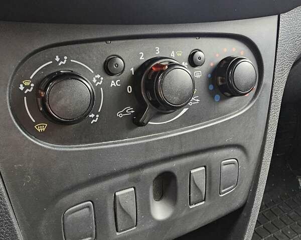 Бежевый Рено Логан, объемом двигателя 1.46 л и пробегом 178 тыс. км за 3700 $, фото 17 на Automoto.ua