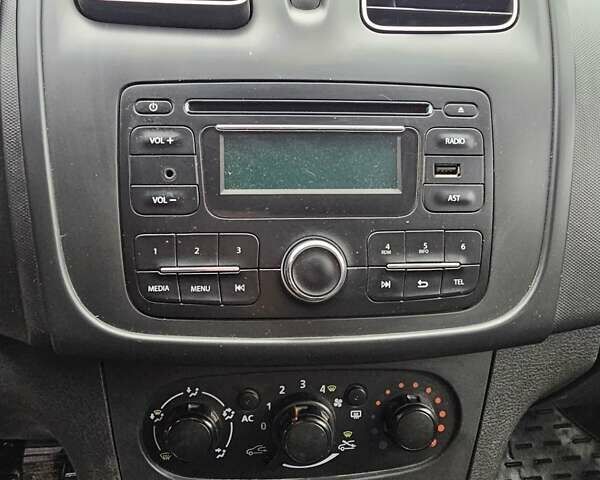 Бежевий Рено Логан, об'ємом двигуна 1.46 л та пробігом 178 тис. км за 3600 $, фото 16 на Automoto.ua