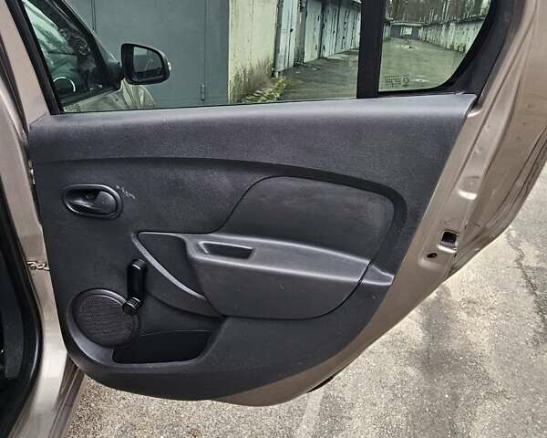 Бежевый Рено Логан, объемом двигателя 1.46 л и пробегом 178 тыс. км за 4000 $, фото 16 на Automoto.ua