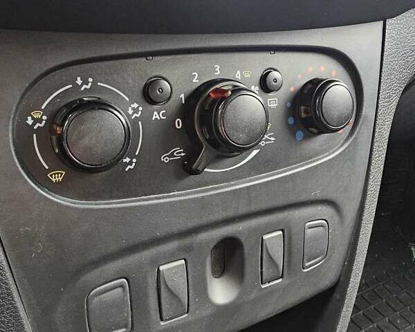 Бежевый Рено Логан, объемом двигателя 1.46 л и пробегом 178 тыс. км за 3700 $, фото 18 на Automoto.ua