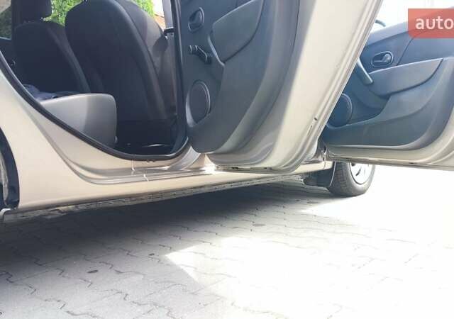 Бежевый Рено Логан, объемом двигателя 1.46 л и пробегом 123 тыс. км за 7999 $, фото 13 на Automoto.ua