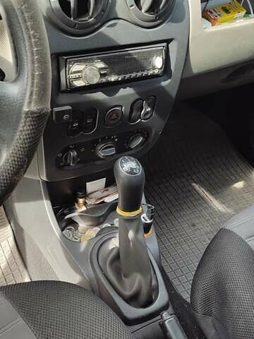 Черный Рено Логан, объемом двигателя 1.4 л и пробегом 154 тыс. км за 4600 $, фото 5 на Automoto.ua