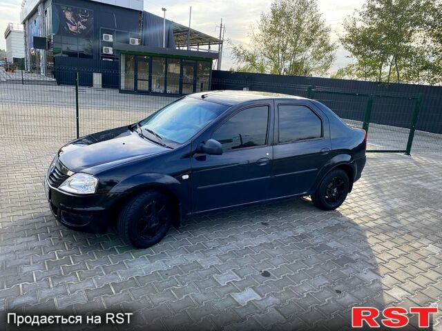 Черный Рено Логан, объемом двигателя 1.6 л и пробегом 235 тыс. км за 3500 $, фото 1 на Automoto.ua