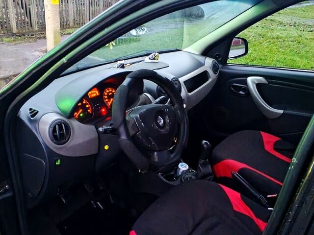 Черный Рено Логан, объемом двигателя 1.4 л и пробегом 220 тыс. км за 2900 $, фото 8 на Automoto.ua