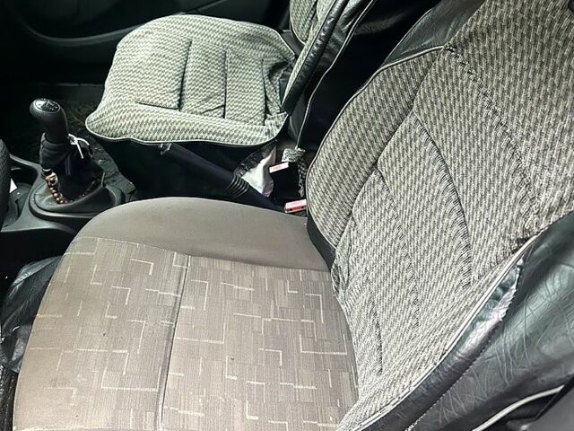 Чорний Рено Логан, об'ємом двигуна 1.4 л та пробігом 220 тис. км за 2100 $, фото 5 на Automoto.ua