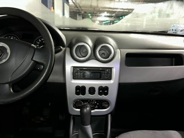 Черный Рено Логан, объемом двигателя 1.4 л и пробегом 149 тыс. км за 5200 $, фото 5 на Automoto.ua