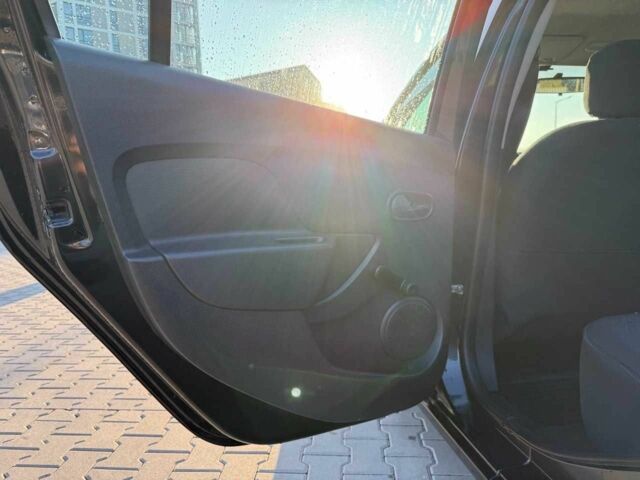 Черный Рено Логан, объемом двигателя 1.5 л и пробегом 213 тыс. км за 6300 $, фото 4 на Automoto.ua