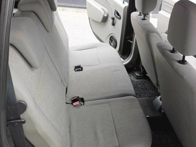 Чорний Рено Логан, об'ємом двигуна 1.6 л та пробігом 186 тис. км за 5300 $, фото 6 на Automoto.ua