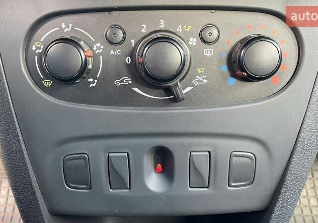 Рено Логан 2017 у Києві на Automoto.ua Коричневий Рено Логан, об'ємом двигуна 1.15 л та пробігом 91 тис. км за 7490 $, фото 19 на Automoto.ua