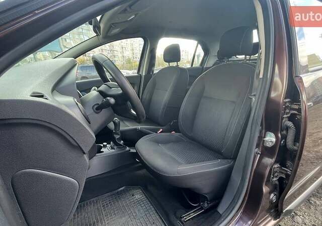 Рено Логан 2017 у Києві на Automoto.ua Коричневий Рено Логан, об'ємом двигуна 1.15 л та пробігом 91 тис. км за 7490 $, фото 8 на Automoto.ua