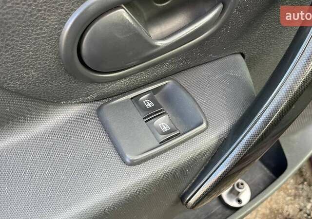 Рено Логан 2017 у Києві на Automoto.ua Коричневий Рено Логан, об'ємом двигуна 1.15 л та пробігом 91 тис. км за 7490 $, фото 12 на Automoto.ua