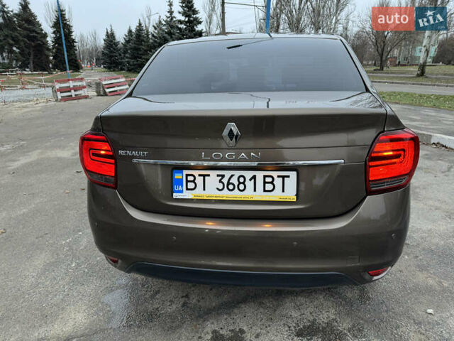Коричневый Рено Логан, объемом двигателя 1 л и пробегом 113 тыс. км за 6800 $, фото 2 на Automoto.ua