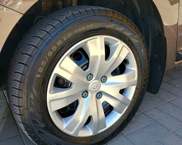 Коричневий Рено Логан, об'ємом двигуна 0.9 л та пробігом 81 тис. км за 10000 $, фото 29 на Automoto.ua