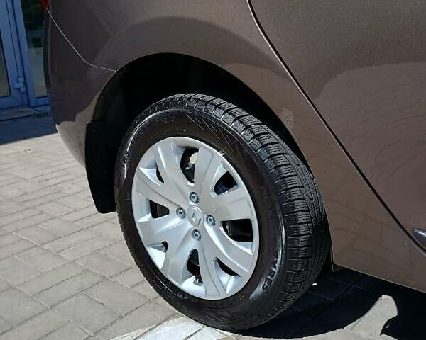 Коричневий Рено Логан, об'ємом двигуна 0.9 л та пробігом 81 тис. км за 10000 $, фото 23 на Automoto.ua