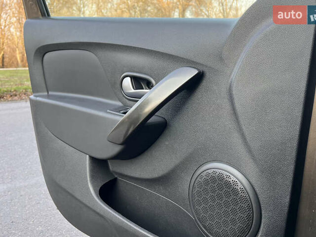 Коричневий Рено Логан, об'ємом двигуна 1.46 л та пробігом 68 тис. км за 11300 $, фото 52 на Automoto.ua