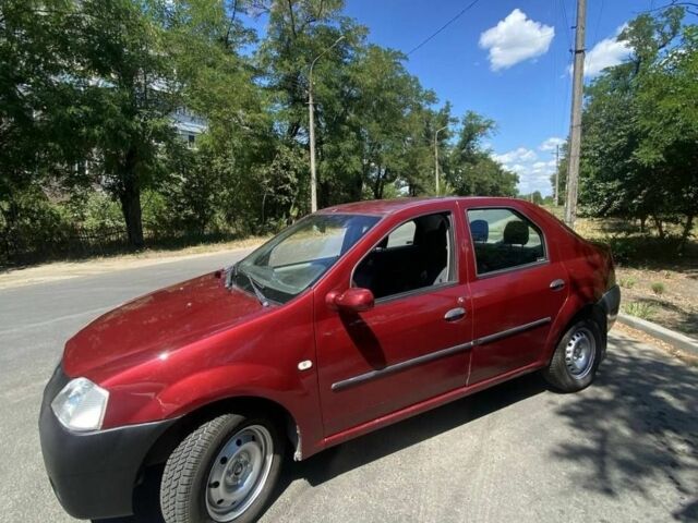 Красный Рено Логан, объемом двигателя 1.4 л и пробегом 300 тыс. км за 3000 $, фото 3 на Automoto.ua