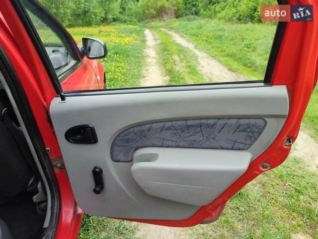 Красный Рено Логан, объемом двигателя 1.39 л и пробегом 177 тыс. км за 4100 $, фото 2 на Automoto.ua