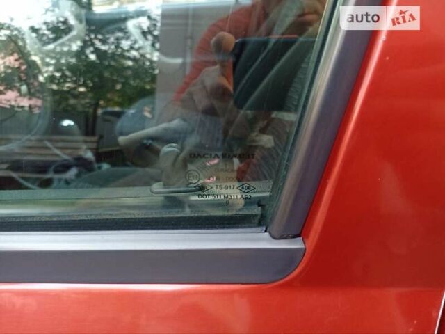 Красный Рено Логан, объемом двигателя 1.4 л и пробегом 100 тыс. км за 4499 $, фото 10 на Automoto.ua