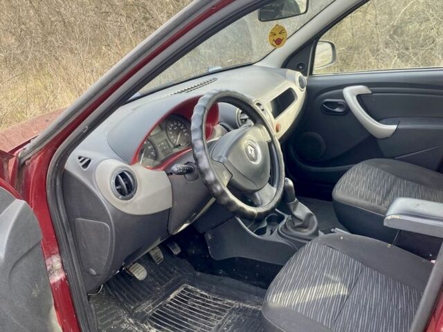 Красный Рено Логан, объемом двигателя 1.4 л и пробегом 179 тыс. км за 1850 $, фото 8 на Automoto.ua