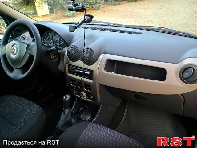 Красный Рено Логан, объемом двигателя 1.4 л и пробегом 130 тыс. км за 6450 $, фото 8 на Automoto.ua