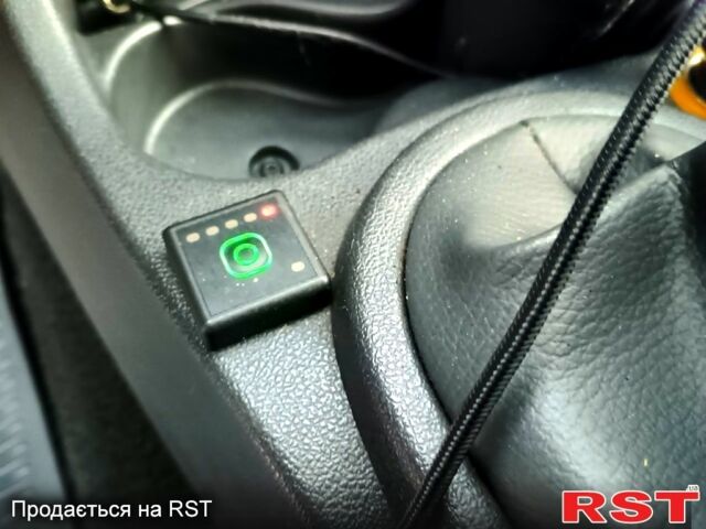 Красный Рено Логан, объемом двигателя 1.4 л и пробегом 130 тыс. км за 6450 $, фото 10 на Automoto.ua